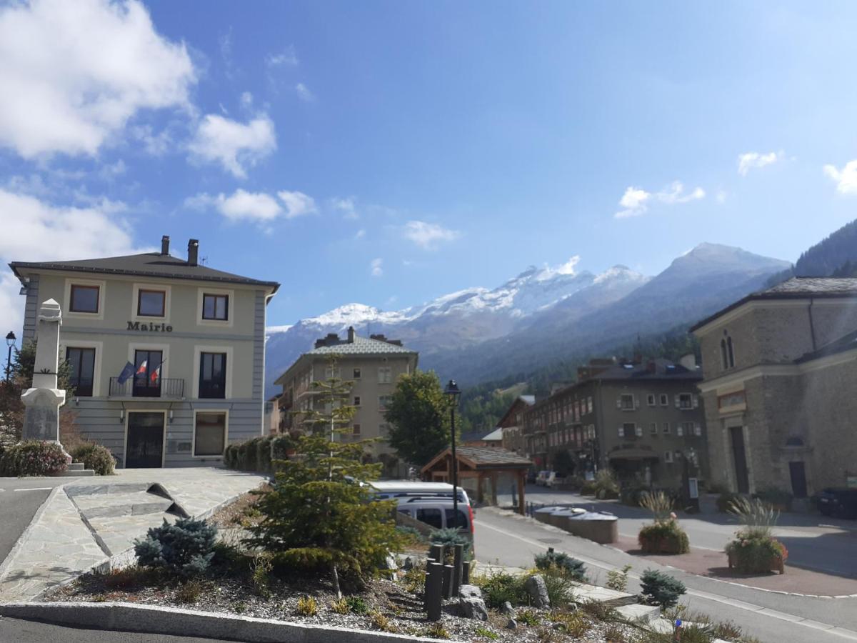 Appartement chaleureux avec wifi de 10 personnes à Val-Cenis Lanslebourg-Mont-Cenis Esterno foto