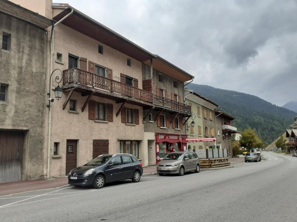 Appartement chaleureux avec wifi de 10 personnes à Val-Cenis Lanslebourg-Mont-Cenis Esterno foto